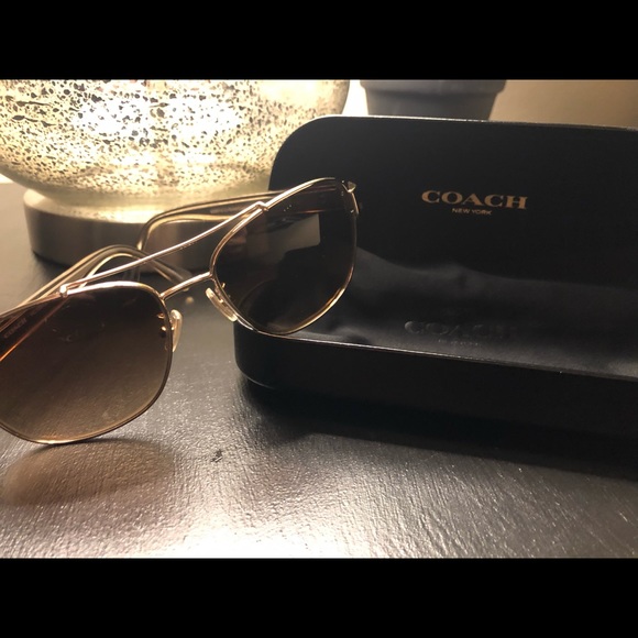 Authentic 100% Coach signature aviator sunglasses - Picture 5 of 8